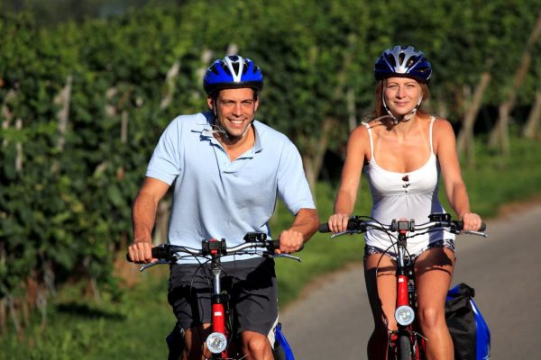 Lago di Costanza in bicicletta_ uomo e donna in bici