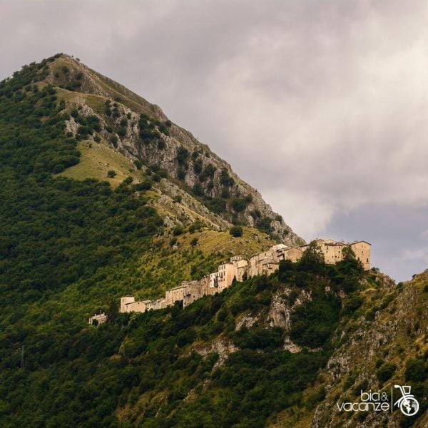 Dal Gran Sasso al Mare Adriatico in bici ABRUZZO/ ITALIA - immagine 5